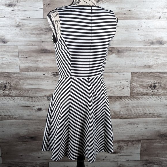 Forever 21* Women's Sleeveless Boat Neck Half Zipper Back Midi Dress~Size Medium - Picture 2 of 13